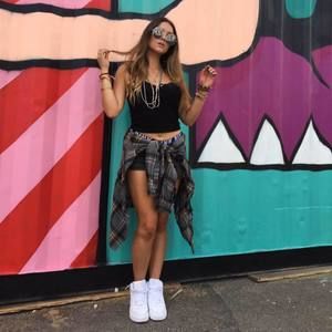 Meet your Posher, Arella